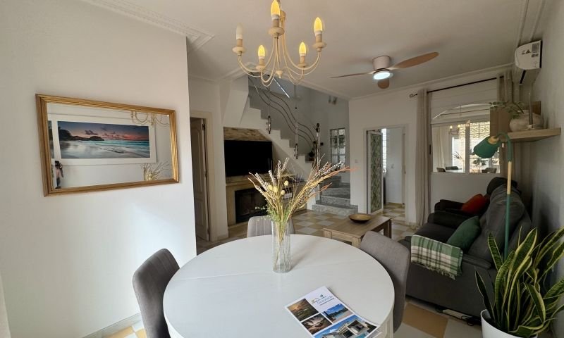 Freistehende Villa mit 4 Schlafzimmern, 2 Bädern, Dachterrasse und Garage in Aguas Nuevas