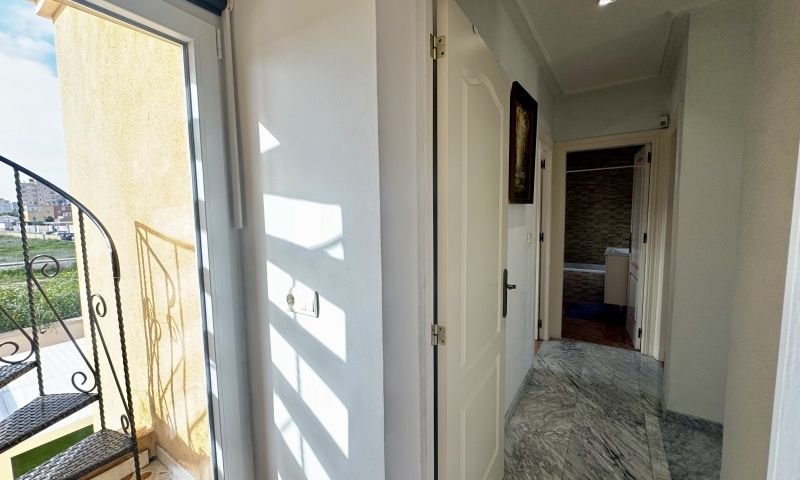 Freistehende Villa mit 4 Schlafzimmern, 2 Bädern, Dachterrasse und Garage in Aguas Nuevas
