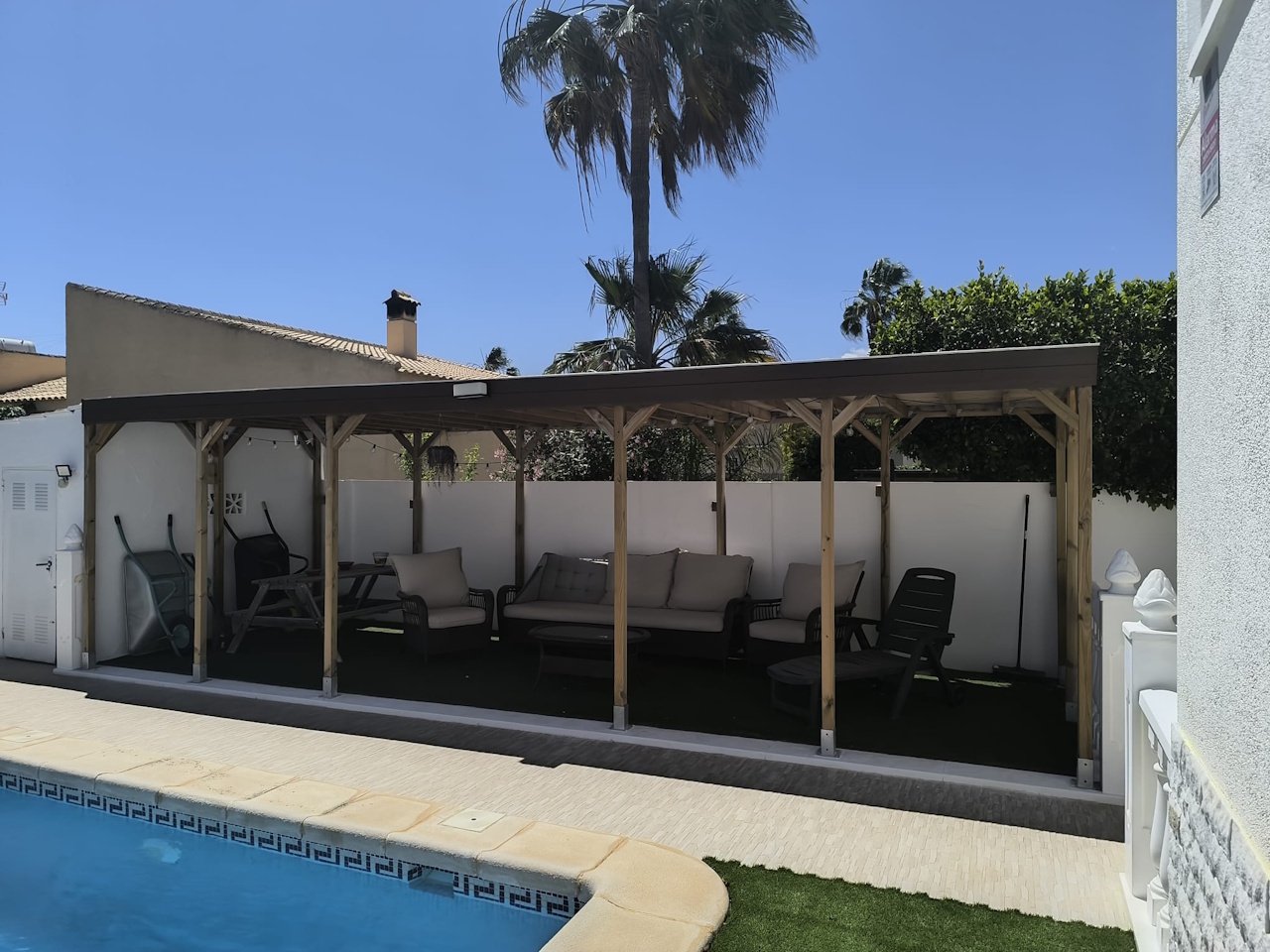 Freistehende Villa mit 5 Schlafzimmern, 2 Bädern und Privatpool in La Escuera