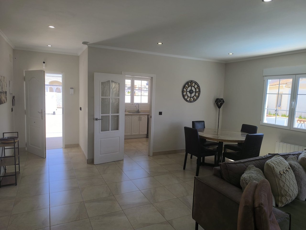 Freistehende Villa mit 5 Schlafzimmern, 2 Bädern und Privatpool in La Escuera