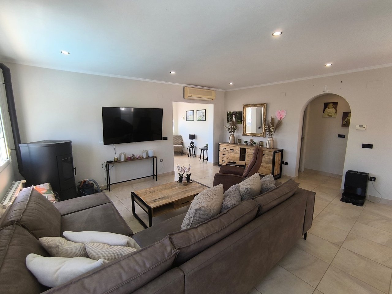Freistehende Villa mit 5 Schlafzimmern, 2 Bädern und Privatpool in La Escuera