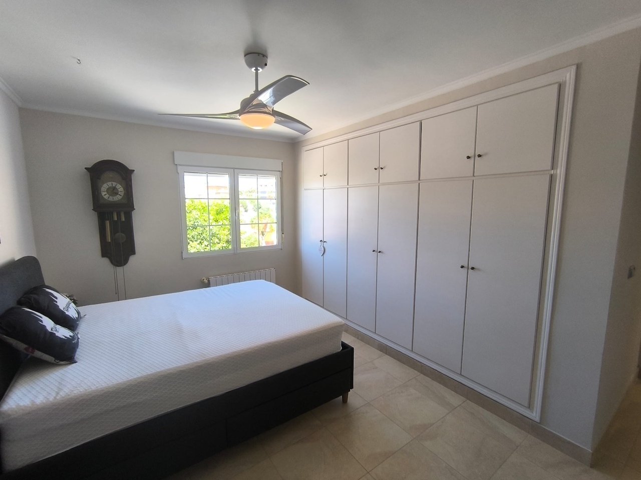 Freistehende Villa mit 5 Schlafzimmern, 2 Bädern und Privatpool in La Escuera