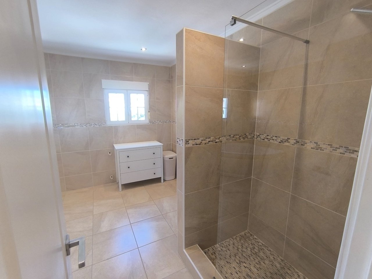 Freistehende Villa mit 5 Schlafzimmern, 2 Bädern und Privatpool in La Escuera