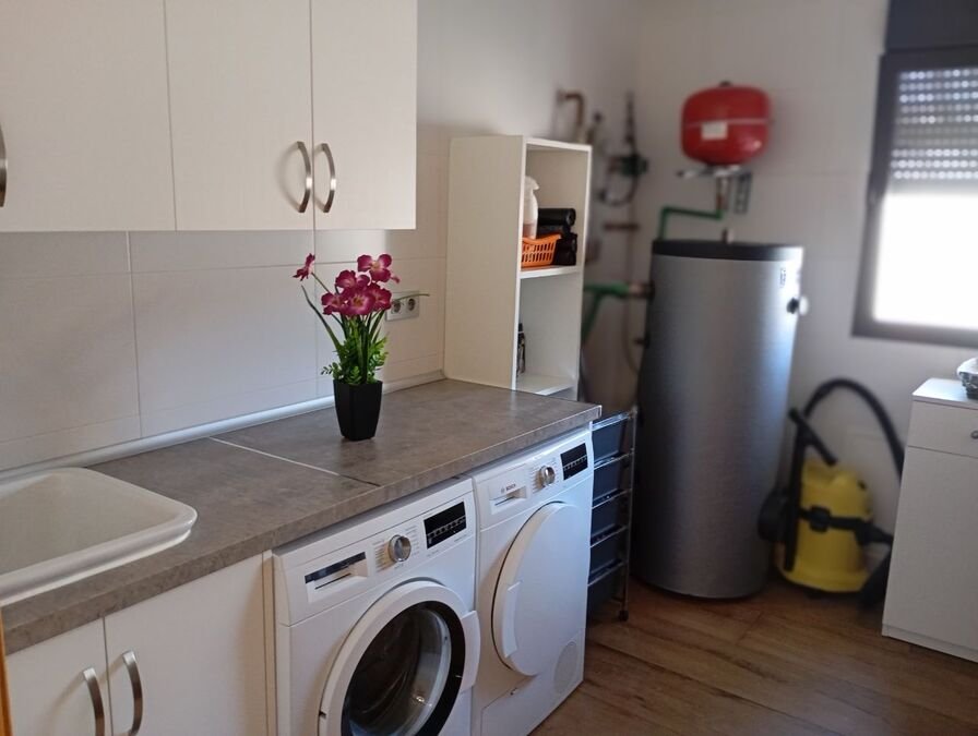 Exklusive Villa mit 3 Schlafzimmern, 2 Bädern, Garage und Privatpool