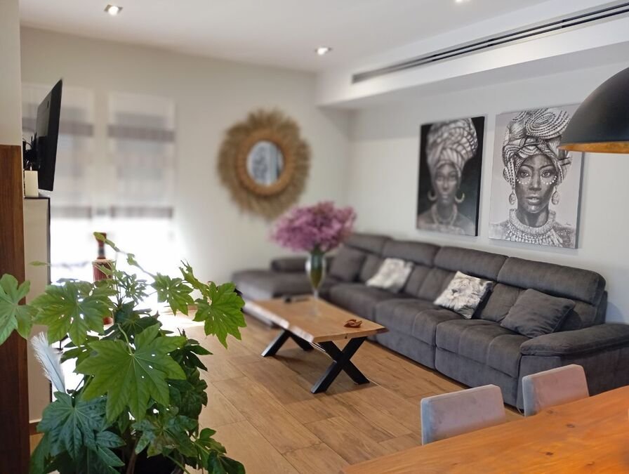 Exklusive Villa mit 3 Schlafzimmern, 2 Bädern, Garage und Privatpool
