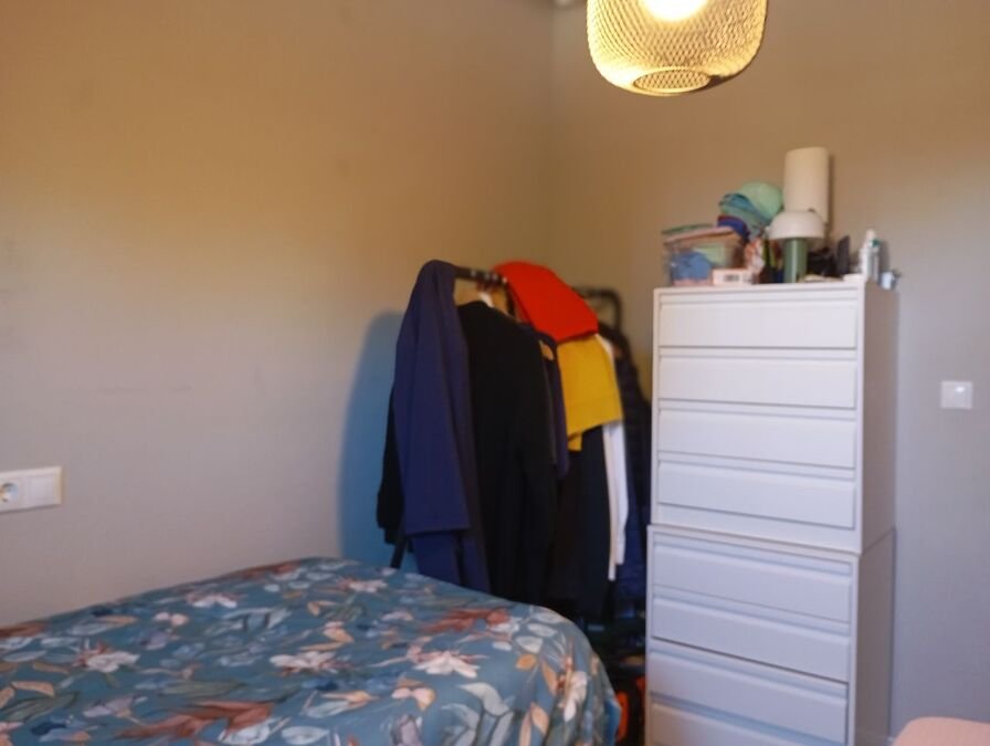 Erdgeschoss-Wohnung mit 2 Schlafzimmern, 1 Bad, Kfz-Stellplatz und Gemeinschaftspool