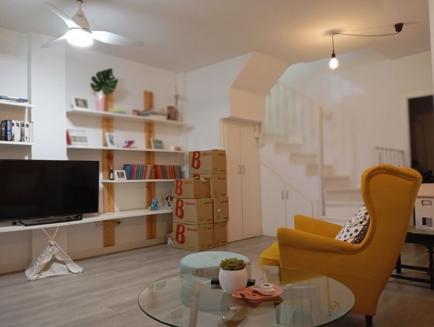 Reihenhaus mit 2 Schlafzimmern, 2 Bädern, Gäste-WC, Dachterrasse, Tiefgaragenstellplatz und Gemeinschaftspool