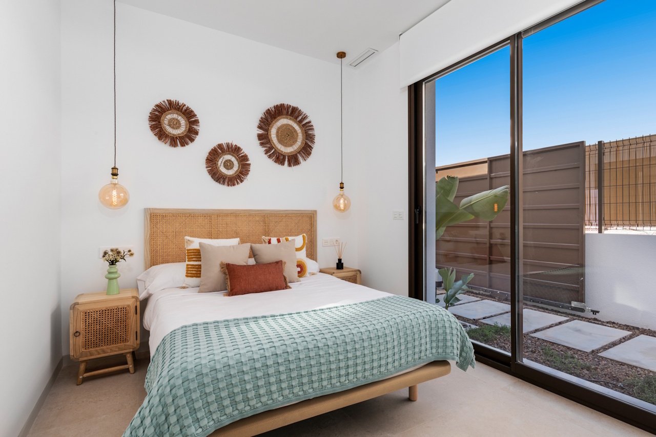 Villen mit 3 Schlafzimmern, 2 Bädern, optionaler Dachterrasse, Kfz-Stellplatz und Privatpool in der Golfanlage La Serena Golf