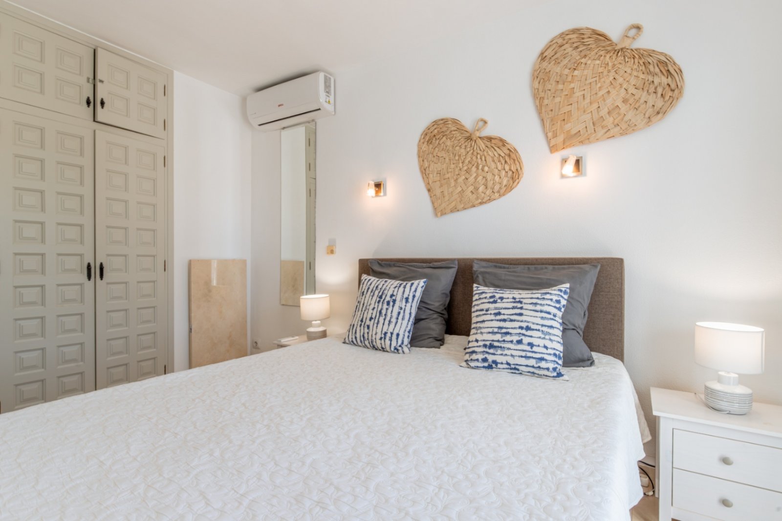 Villa mit 4 Schlafzimmern, 3 Bädern, Privatpool und fantastischem Meerblick
