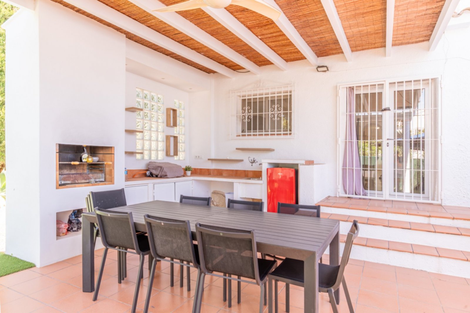 Villa mit 4 Schlafzimmern, 3 Bädern, Privatpool und fantastischem Meerblick