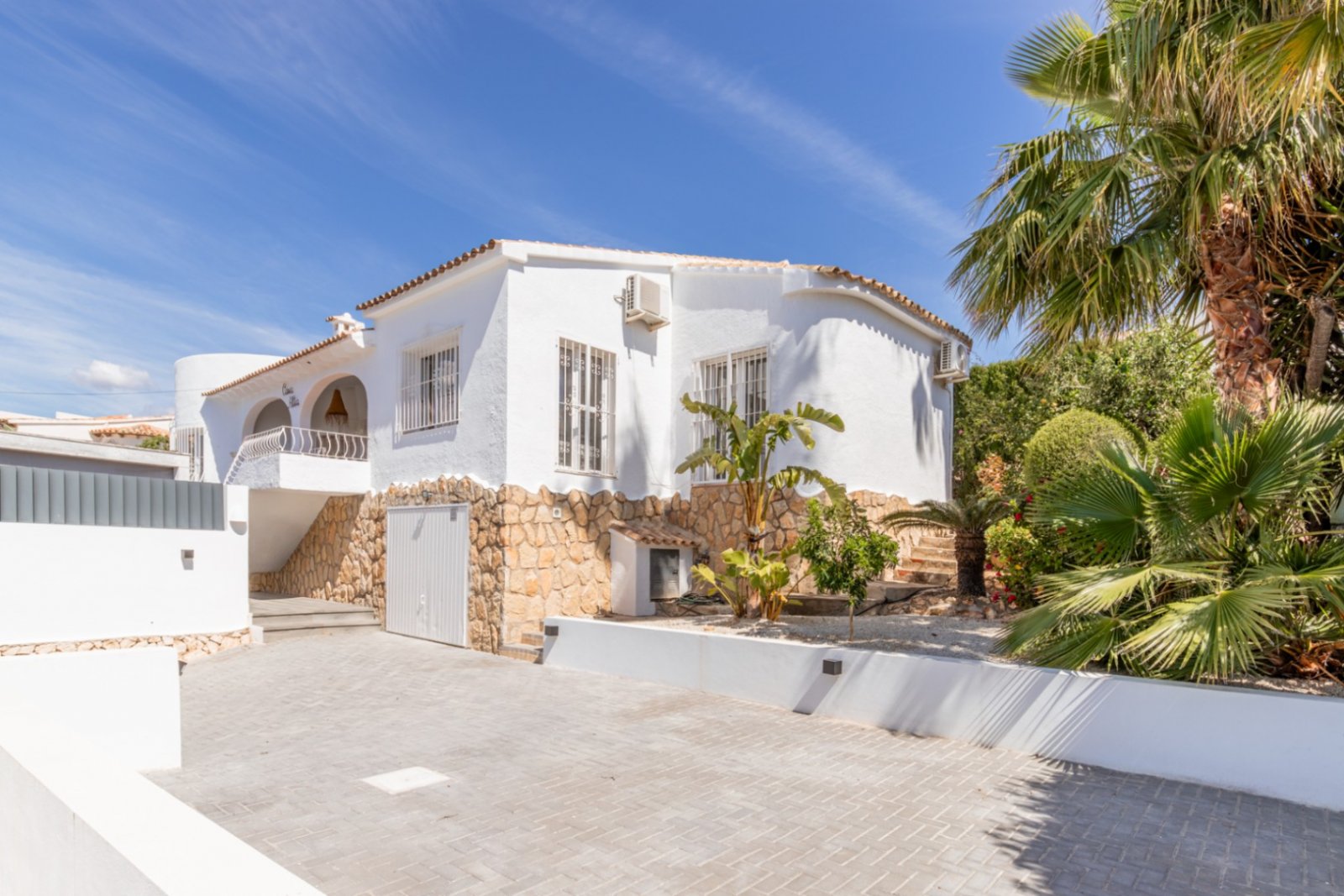 Villa mit 4 Schlafzimmern, 3 Bädern, Privatpool und fantastischem Meerblick