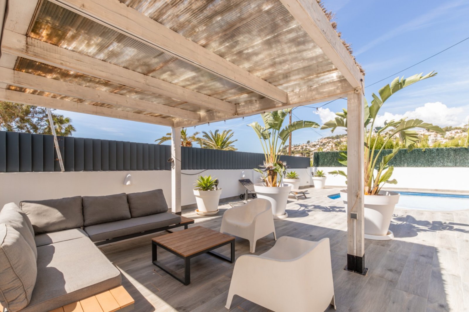 Villa mit 4 Schlafzimmern, 3 Bädern, Privatpool und fantastischem Meerblick