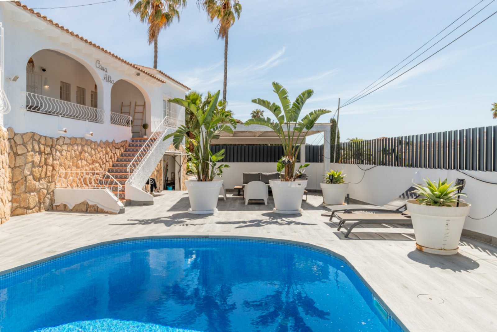 Villa mit 4 Schlafzimmern, 3 Bädern, Privatpool und fantastischem Meerblick