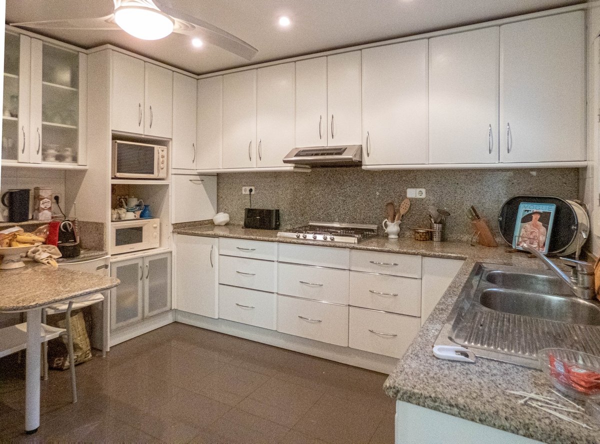 Attraktive Ebenerdige Villa mit 268 m2 Wohnfläche auf 800 m2 Grundstück 