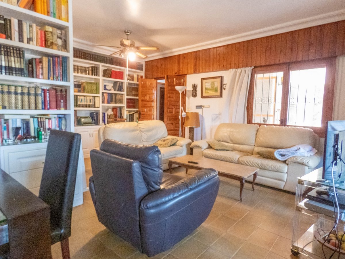Attraktive Ebenerdige Villa mit 268 m2 Wohnfläche auf 800 m2 Grundstück 
