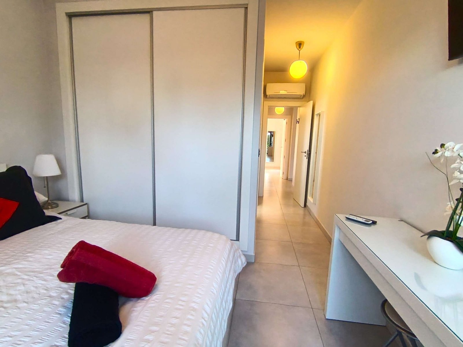 Erdgeschoss-Wohnung mit 2 Schlafzimmern, 2 Bädern, Kfz-Stellplatz und Gemeinschaftspool im La Finca Golf Resort