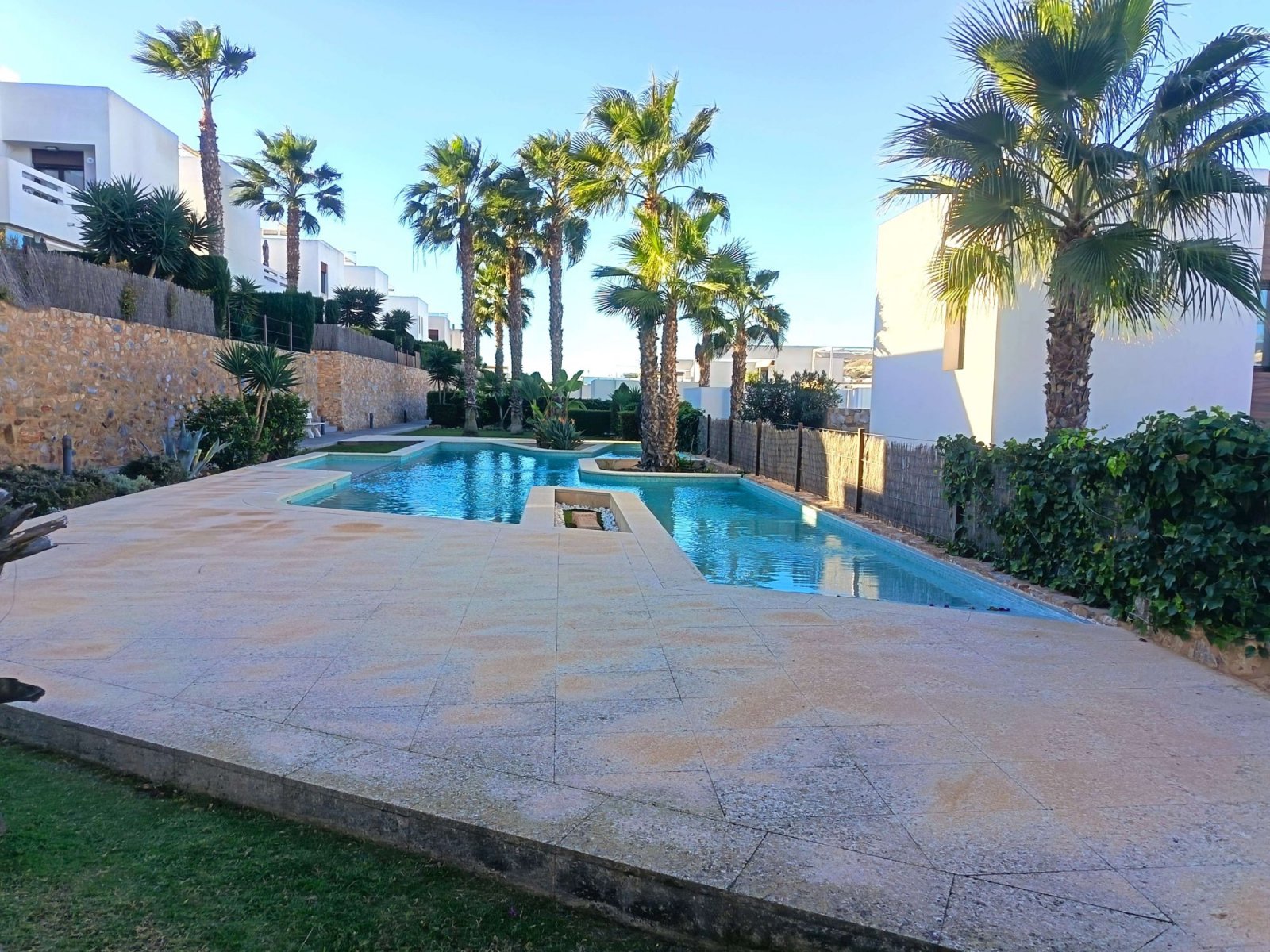 Erdgeschoss-Wohnung mit 2 Schlafzimmern, 2 Bädern, Kfz-Stellplatz und Gemeinschaftspool im La Finca Golf Resort