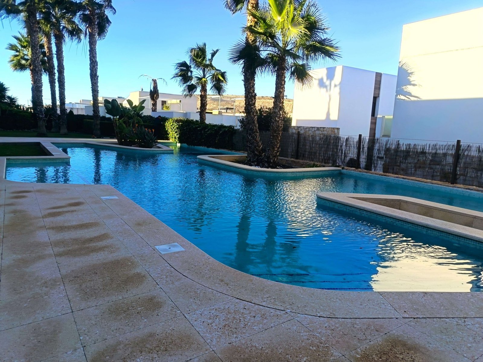 Erdgeschoss-Wohnung mit 2 Schlafzimmern, 2 Bädern, Kfz-Stellplatz und Gemeinschaftspool im La Finca Golf Resort