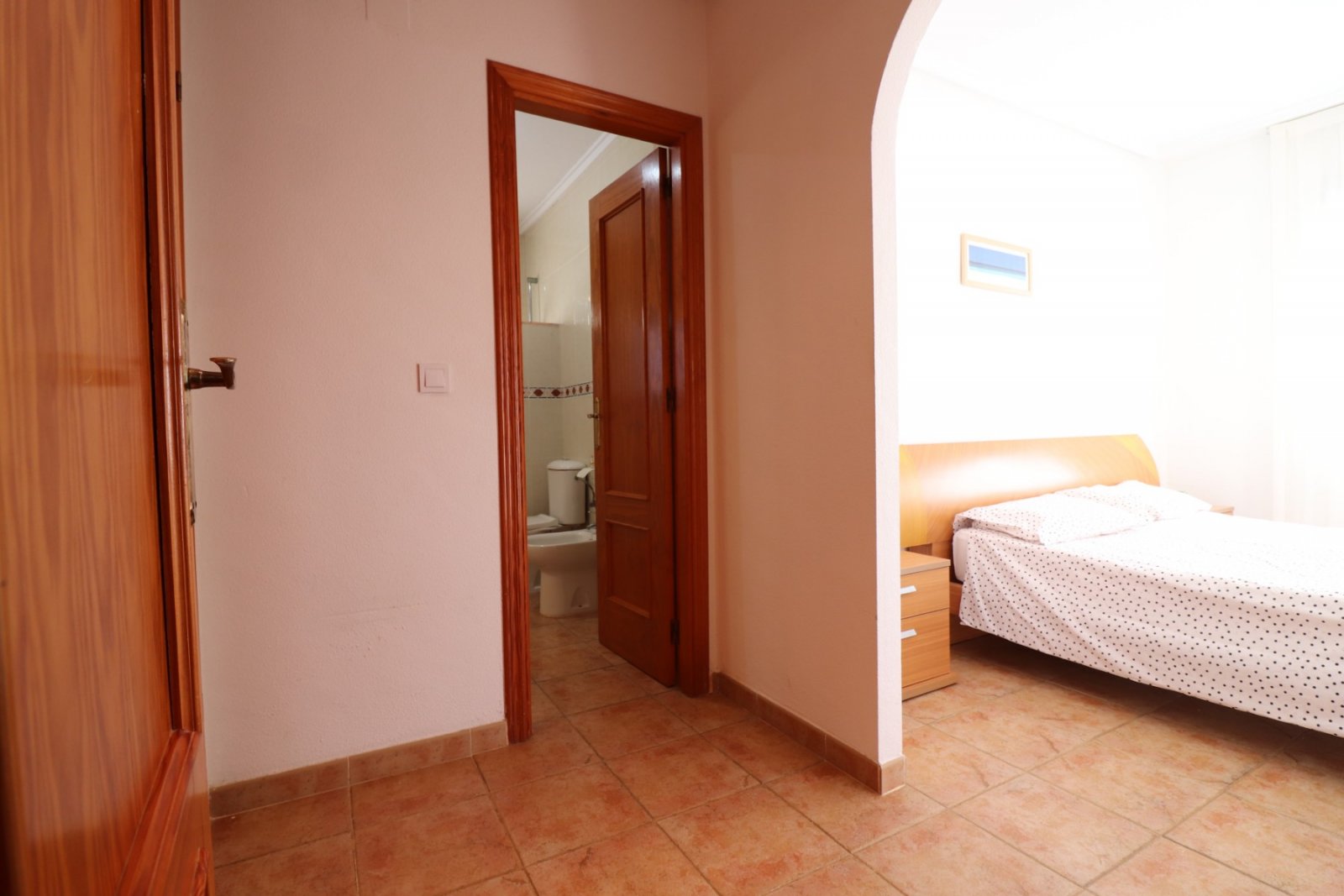 Villa mit 3 Schlafzimmern, 2 Bädern, Gäste-WC, Garage und Privatpool in Lakeview Mansions
