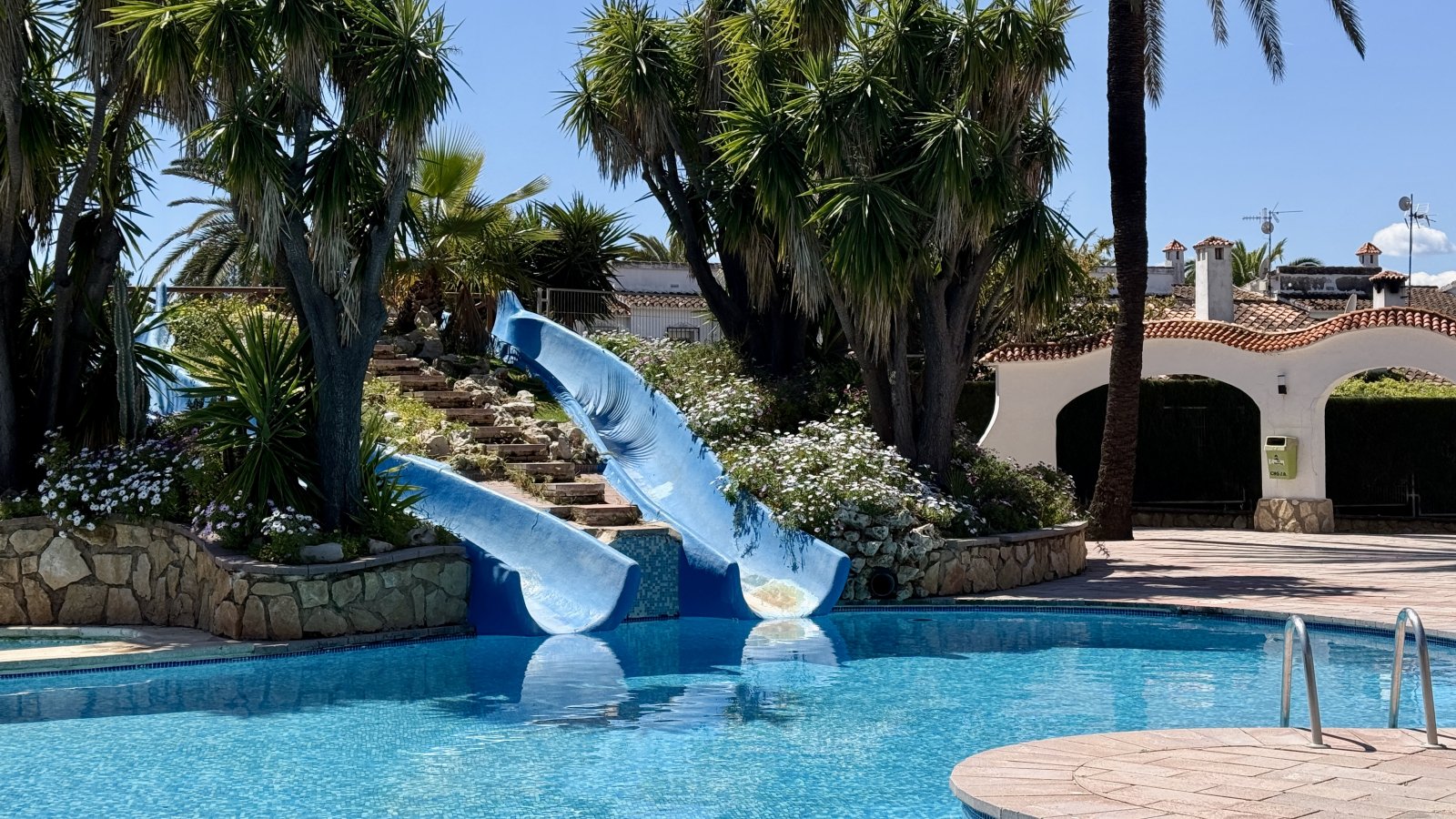 Sehr gepflegtes Reihenhaus mit 3 Schlafzimmern in der beliebten Ferienanlage El Palmar mit großer Poollandschaft