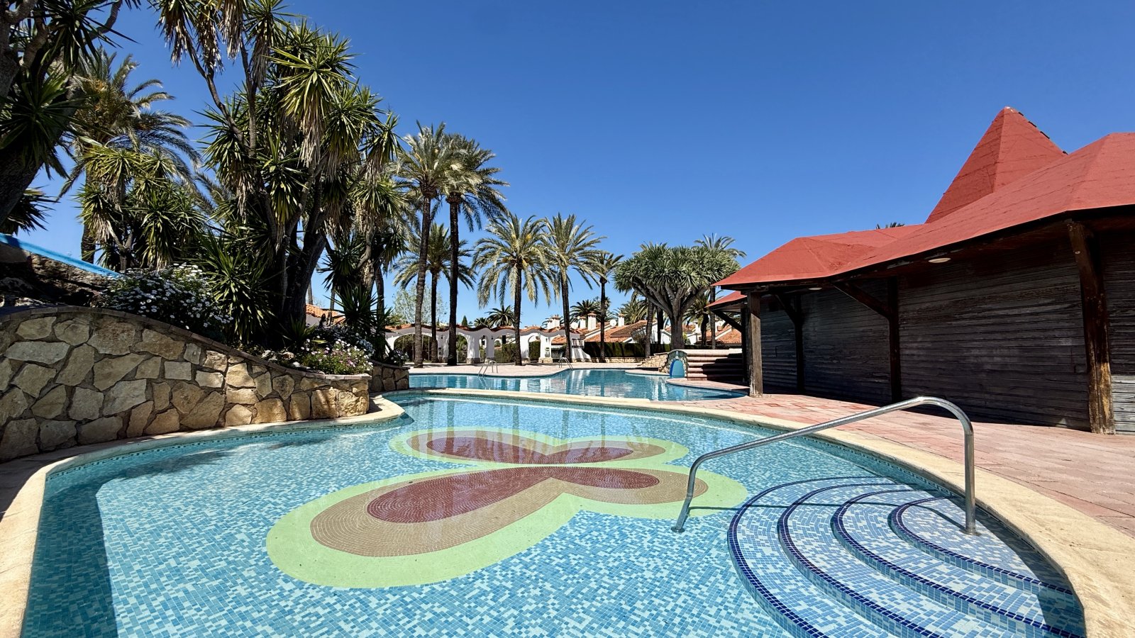 Sehr gepflegtes Reihenhaus mit 3 Schlafzimmern in der beliebten Ferienanlage El Palmar mit großer Poollandschaft