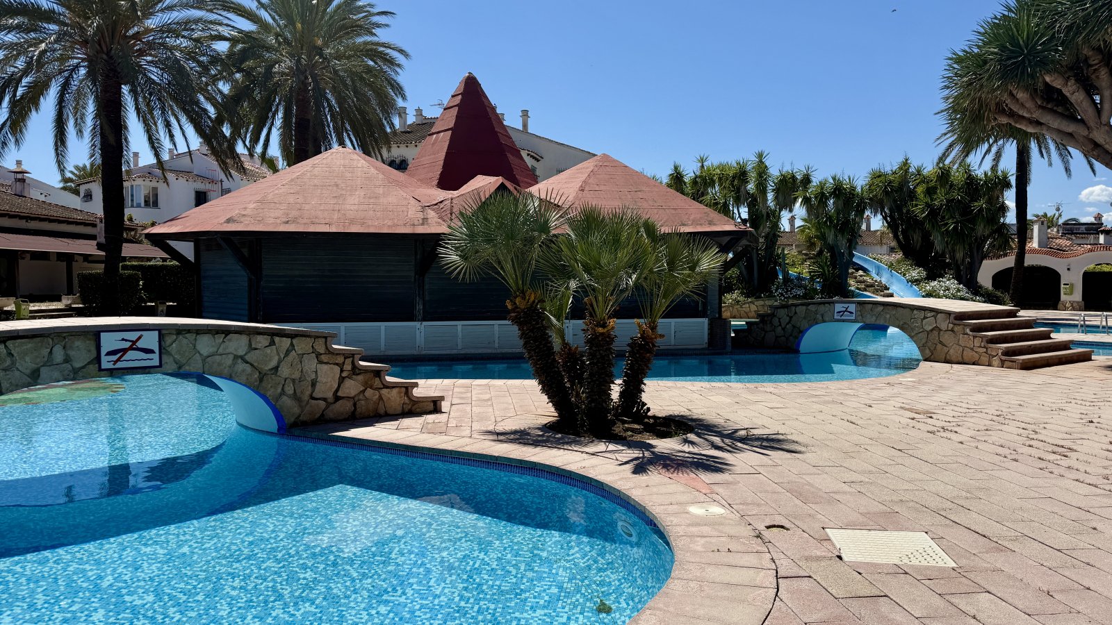 Sehr gepflegtes Reihenhaus mit 3 Schlafzimmern in der beliebten Ferienanlage El Palmar mit großer Poollandschaft