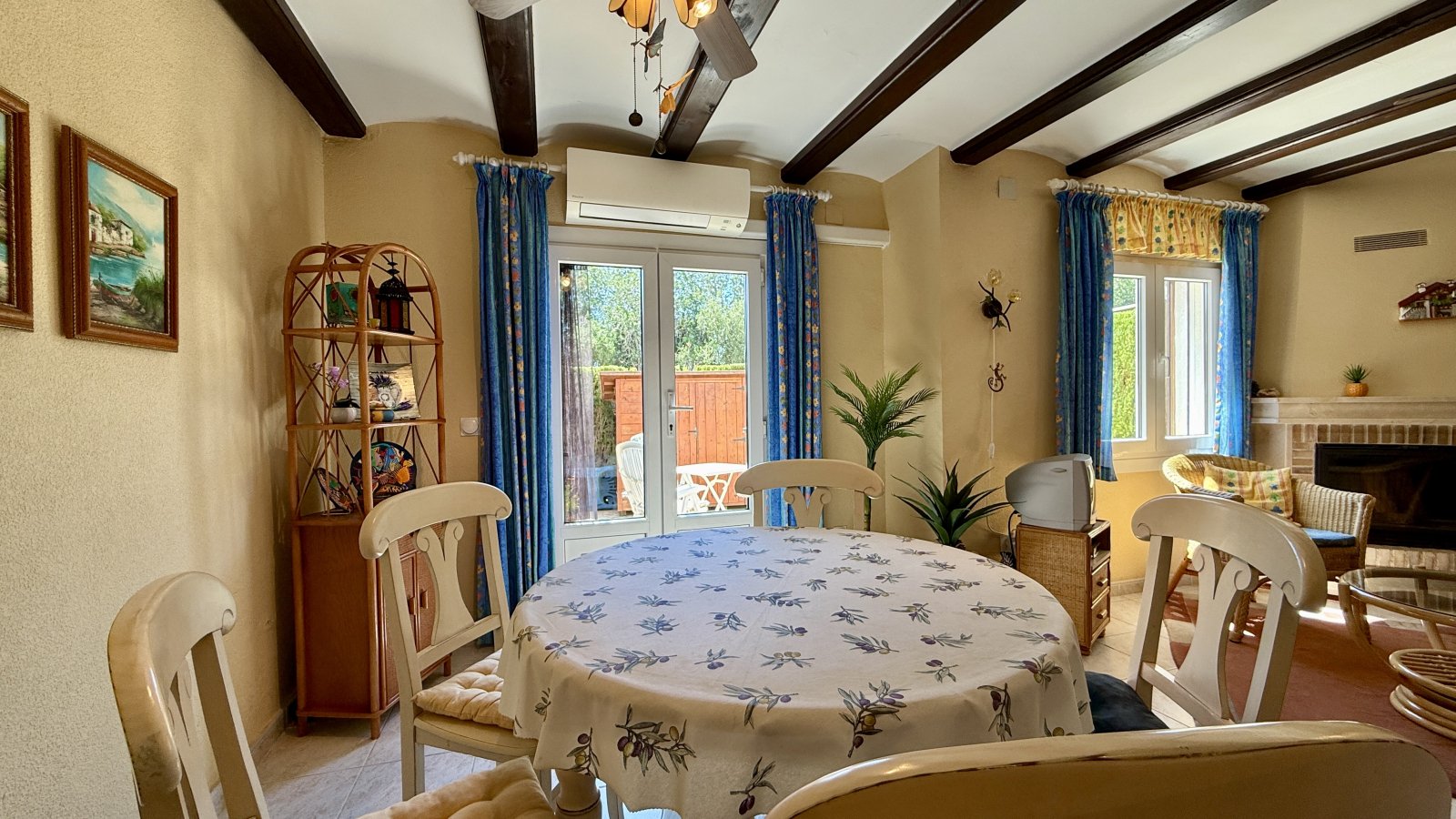 Sehr gepflegtes Reihenhaus mit 3 Schlafzimmern in der beliebten Ferienanlage El Palmar mit großer Poollandschaft