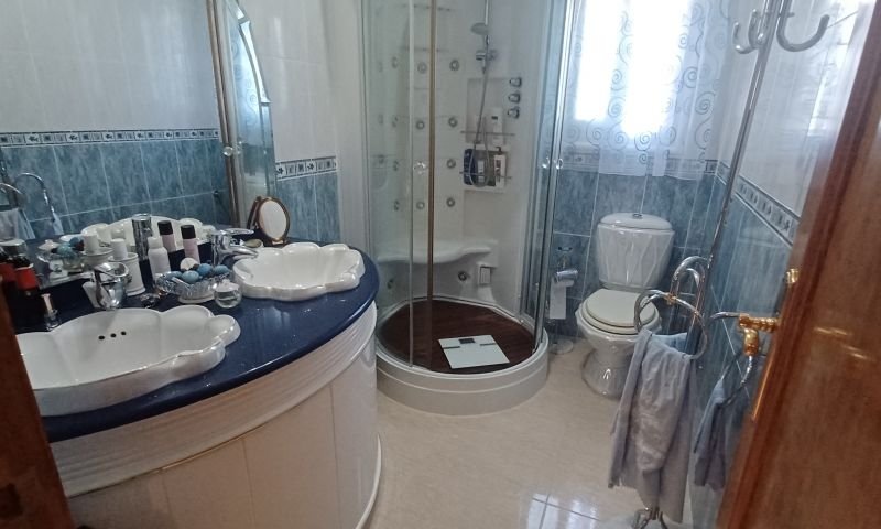 Spektakuläre Villa im mediterranen Stil mit 3 Schlafzimmern, 3 Bädern und Privatpool in Dehesa de Campoamor nur 950 m vom Strand