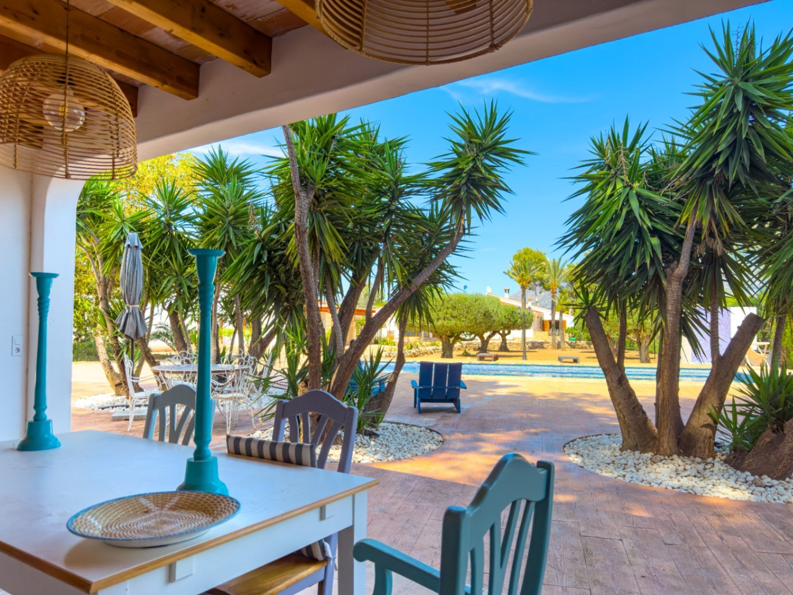 Privates Anwesen im mediterranen Finca-Stil mit freiem Blick auf die Berge und großzügigen Außenbereichen