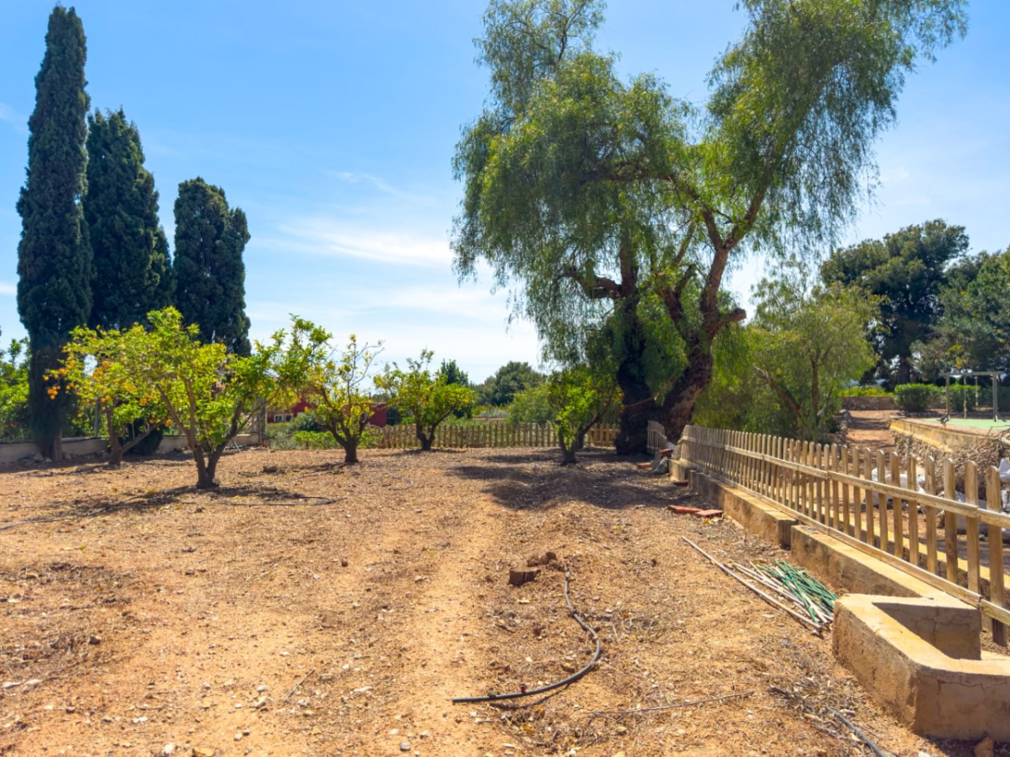 Privates Anwesen im mediterranen Finca-Stil mit freiem Blick auf die Berge und großzügigen Außenbereichen