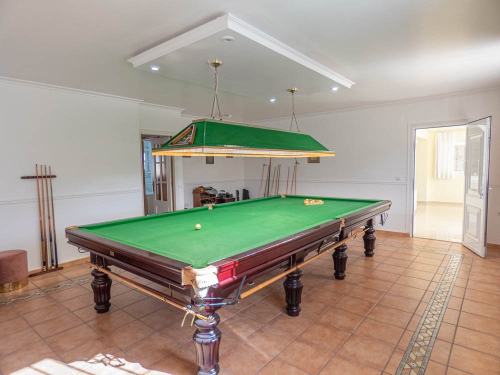 Wunderschöne renovierte Landhaus-Villa mit 7 Schlafzimmern, 7 Bädern, Klimaanlage, Zentralheizung, Doppelgarage und beheizbarem Privatpool