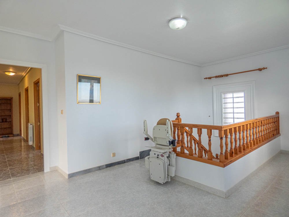 Wunderschöne renovierte Landhaus-Villa mit 7 Schlafzimmern, 7 Bädern, Klimaanlage, Zentralheizung, Doppelgarage und beheizbarem Privatpool