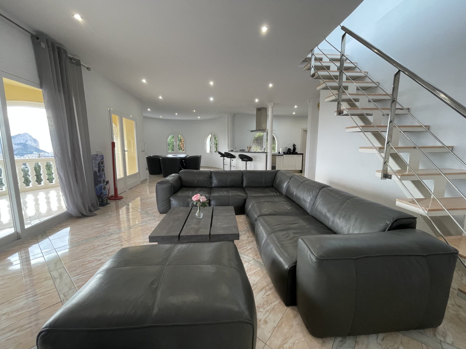 Exklusive Villa mit 2 Wohneinheiten, Privatpool und Meerblick
