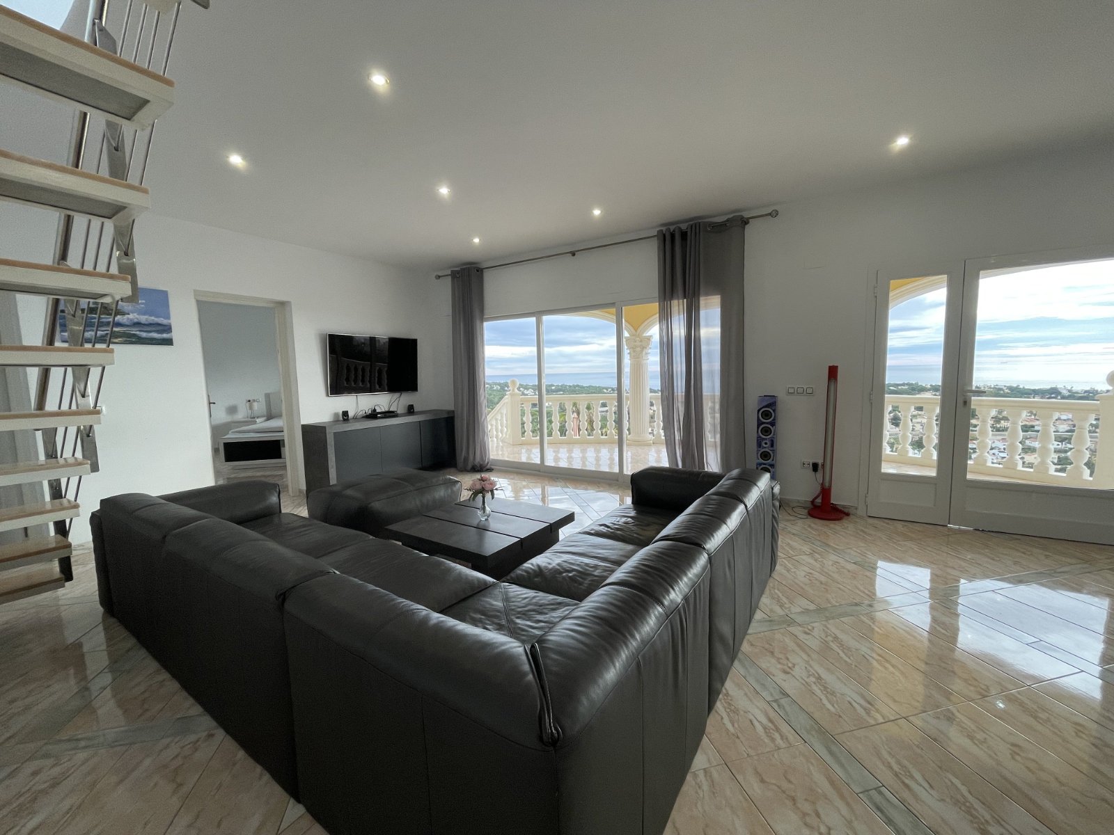 Exklusive Villa mit 2 Wohneinheiten, Privatpool und Meerblick