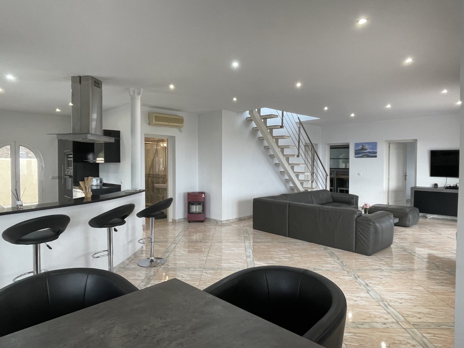 Exklusive Villa mit 2 Wohneinheiten, Privatpool und Meerblick