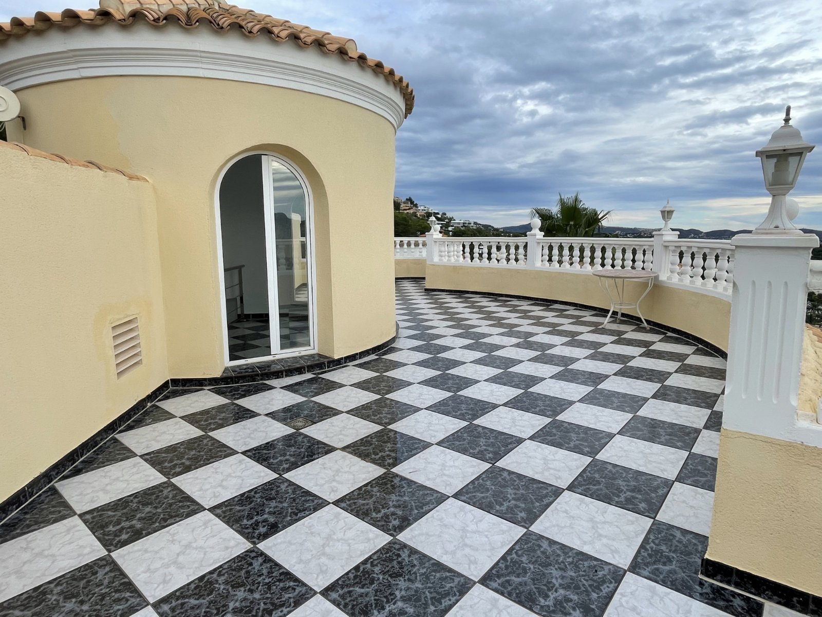 Exklusive Villa mit 2 Wohneinheiten, Privatpool und Meerblick