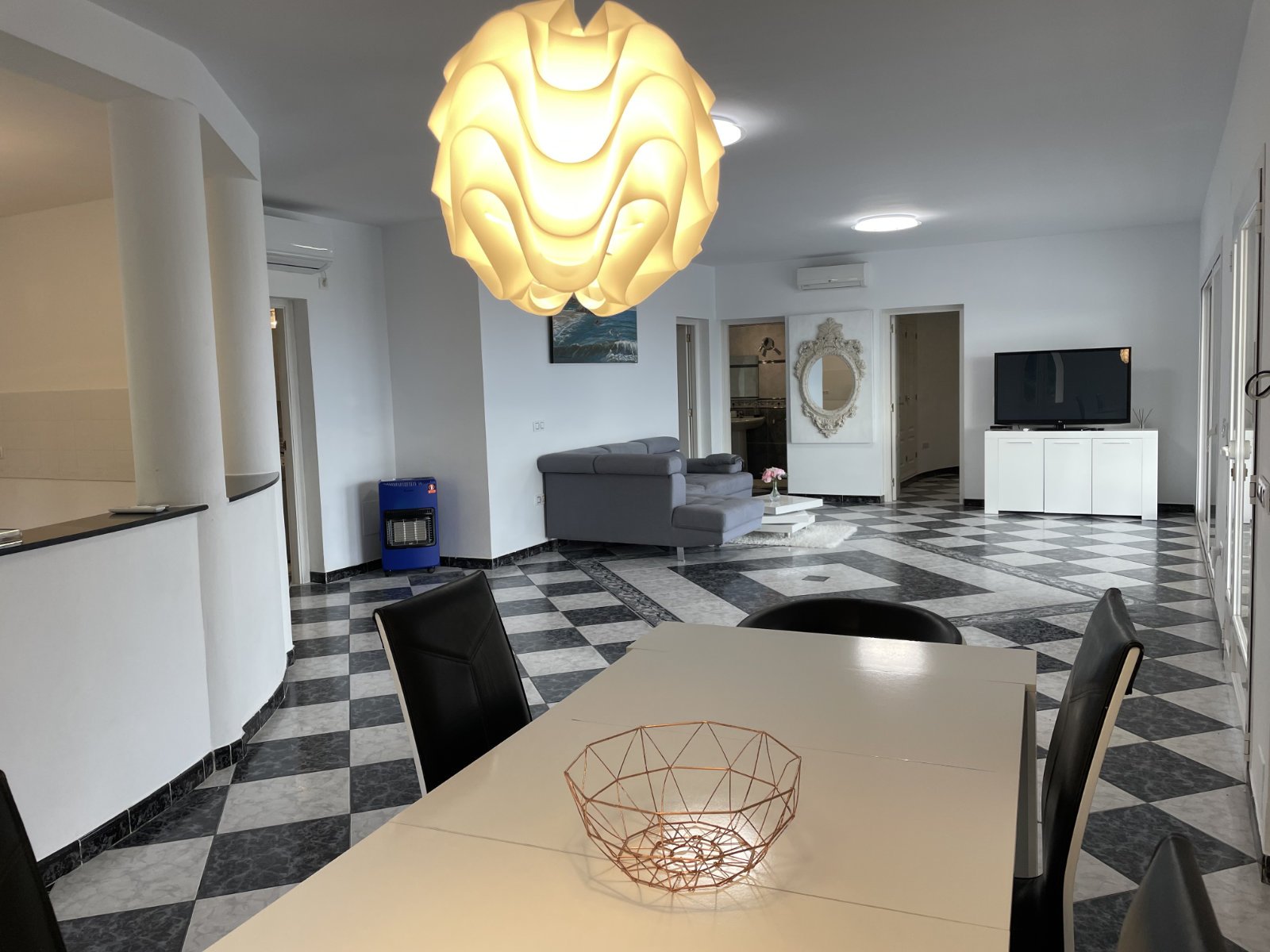 Exklusive Villa mit 2 Wohneinheiten, Privatpool und Meerblick