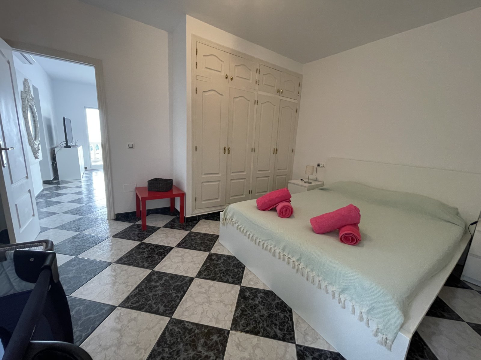Exklusive Villa mit 2 Wohneinheiten, Privatpool und Meerblick