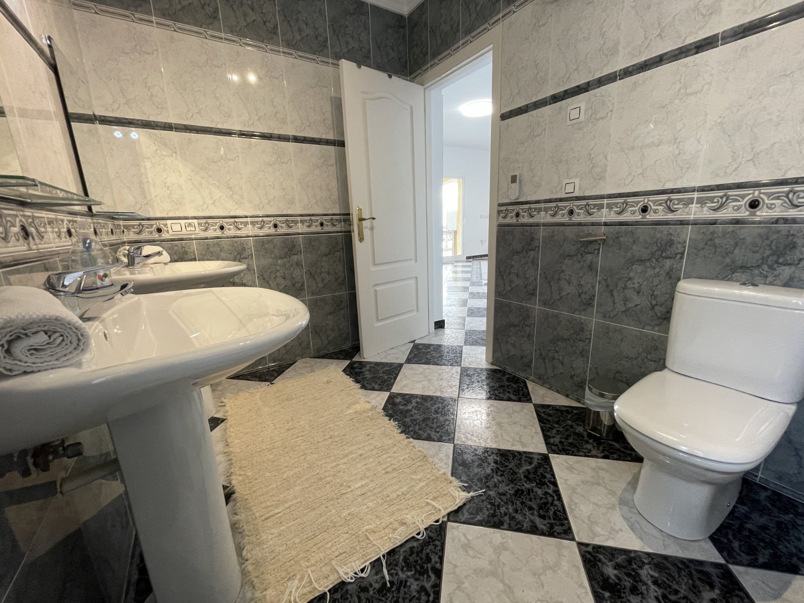 Exklusive Villa mit 2 Wohneinheiten, Privatpool und Meerblick