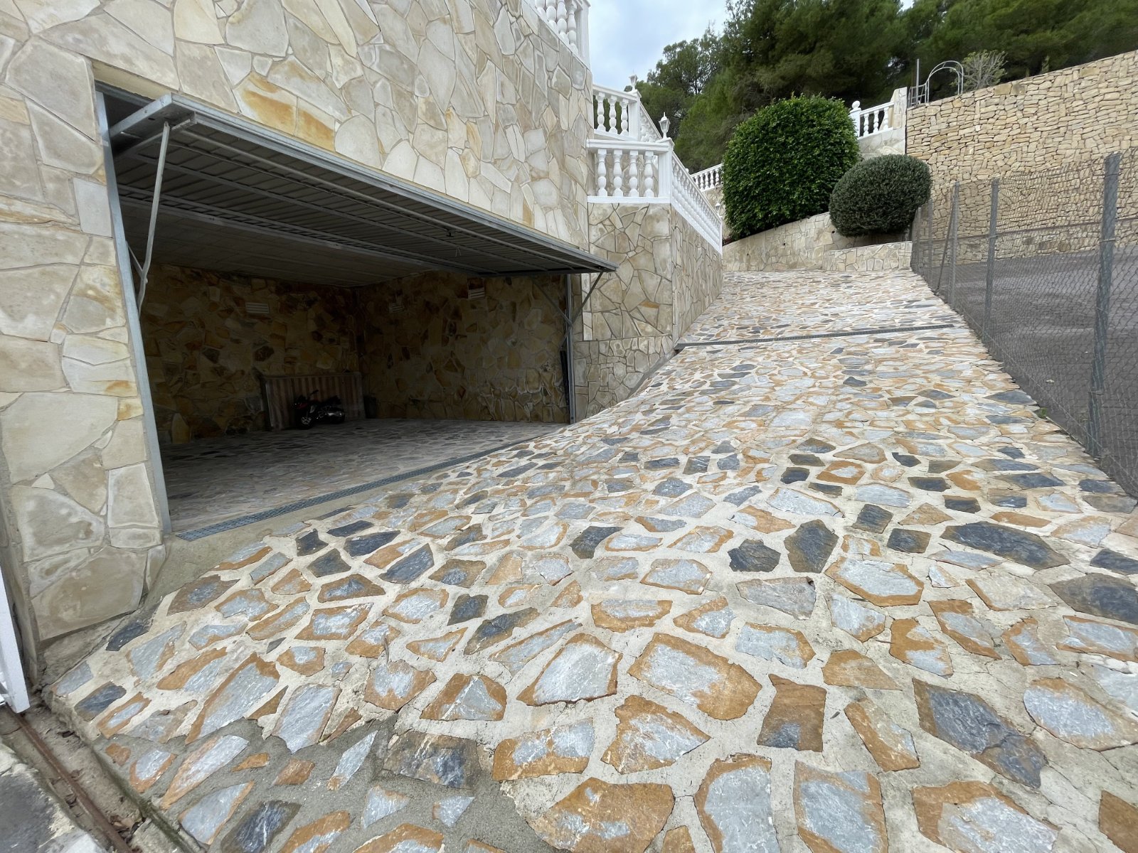 Exklusive Villa mit 2 Wohneinheiten, Privatpool und Meerblick