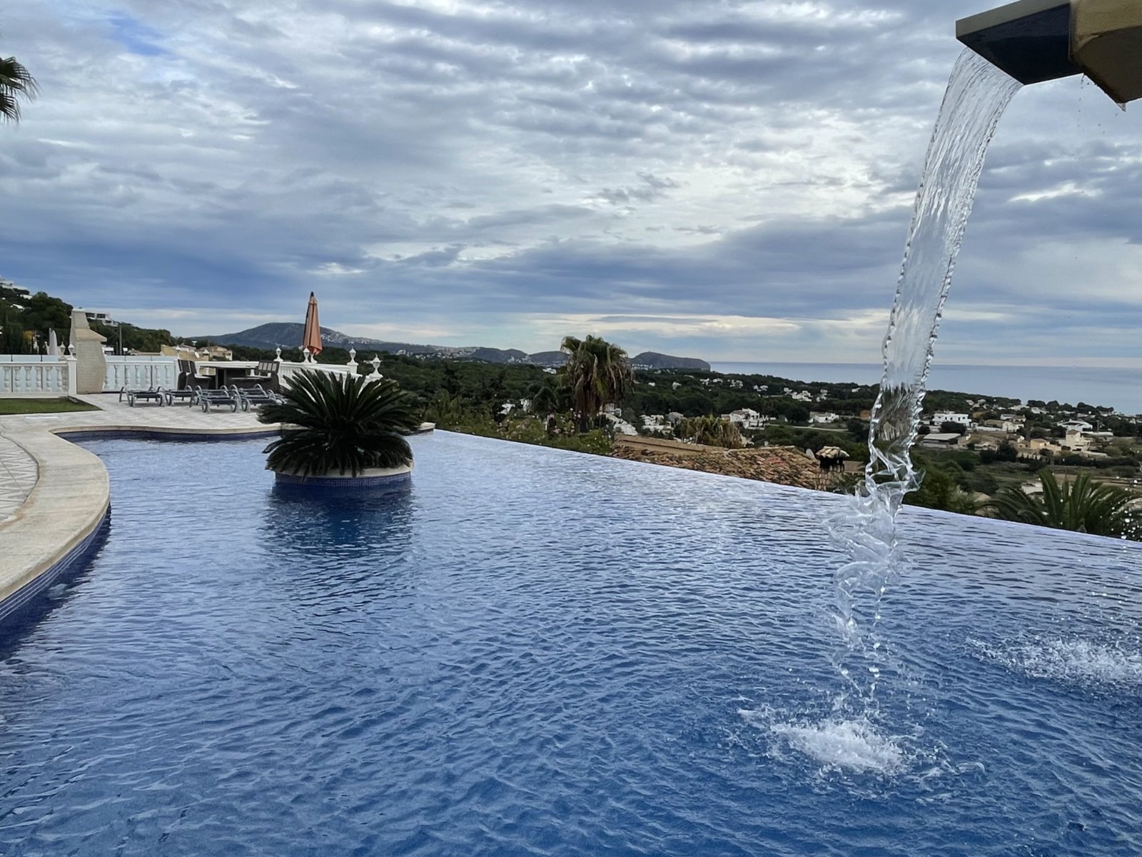 Exklusive Villa mit 2 Wohneinheiten, Privatpool und Meerblick