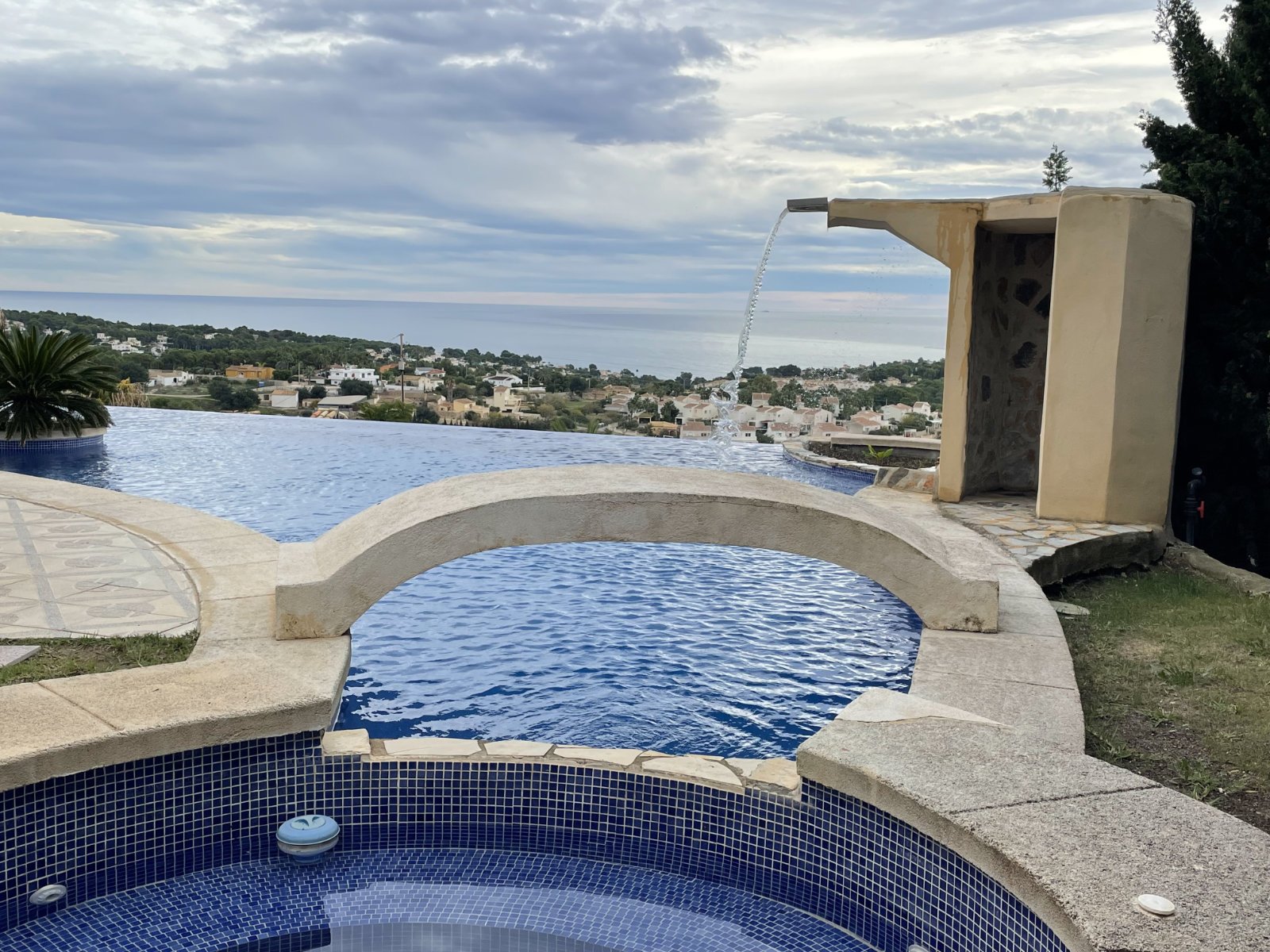 Exklusive Villa mit 2 Wohneinheiten, Privatpool und Meerblick
