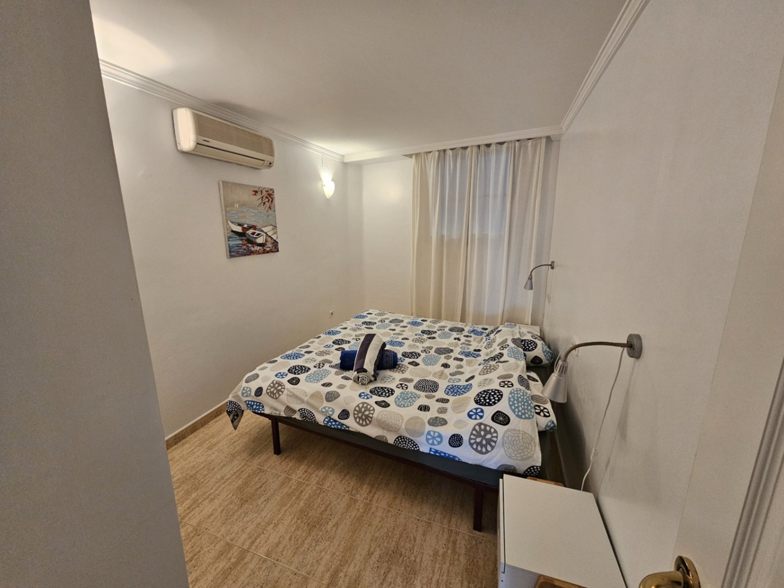 Maisonette-Wohnung mit 3 Schlafzimmern, 2 Bädern, 2 Tiefgaragenstellplätzen, Gemeinschaftspool und Meerblick