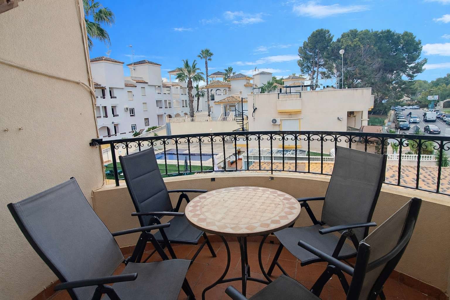 Appartement mit 2 Schlafzimmern, 1 Bad, Dachterrasse und Gemeinschaftspool