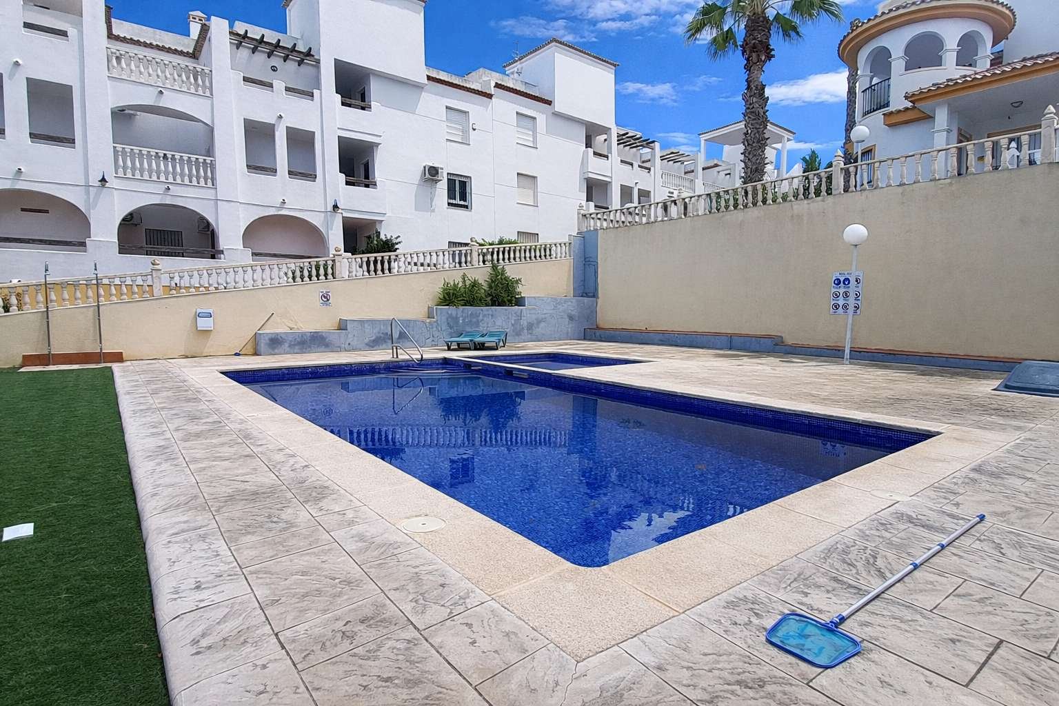 Appartement mit 2 Schlafzimmern, 1 Bad, Dachterrasse und Gemeinschaftspool
