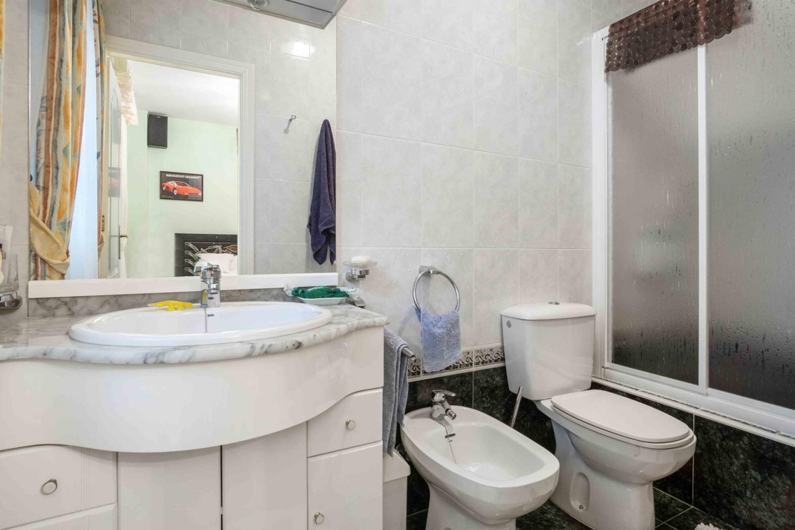 Prächtige freistehende Villa mit 3 Schlafzimmern, 4 Bädern, Fitnessraum, Sauna, Garage und Privatpool nur 1 km vom Strand