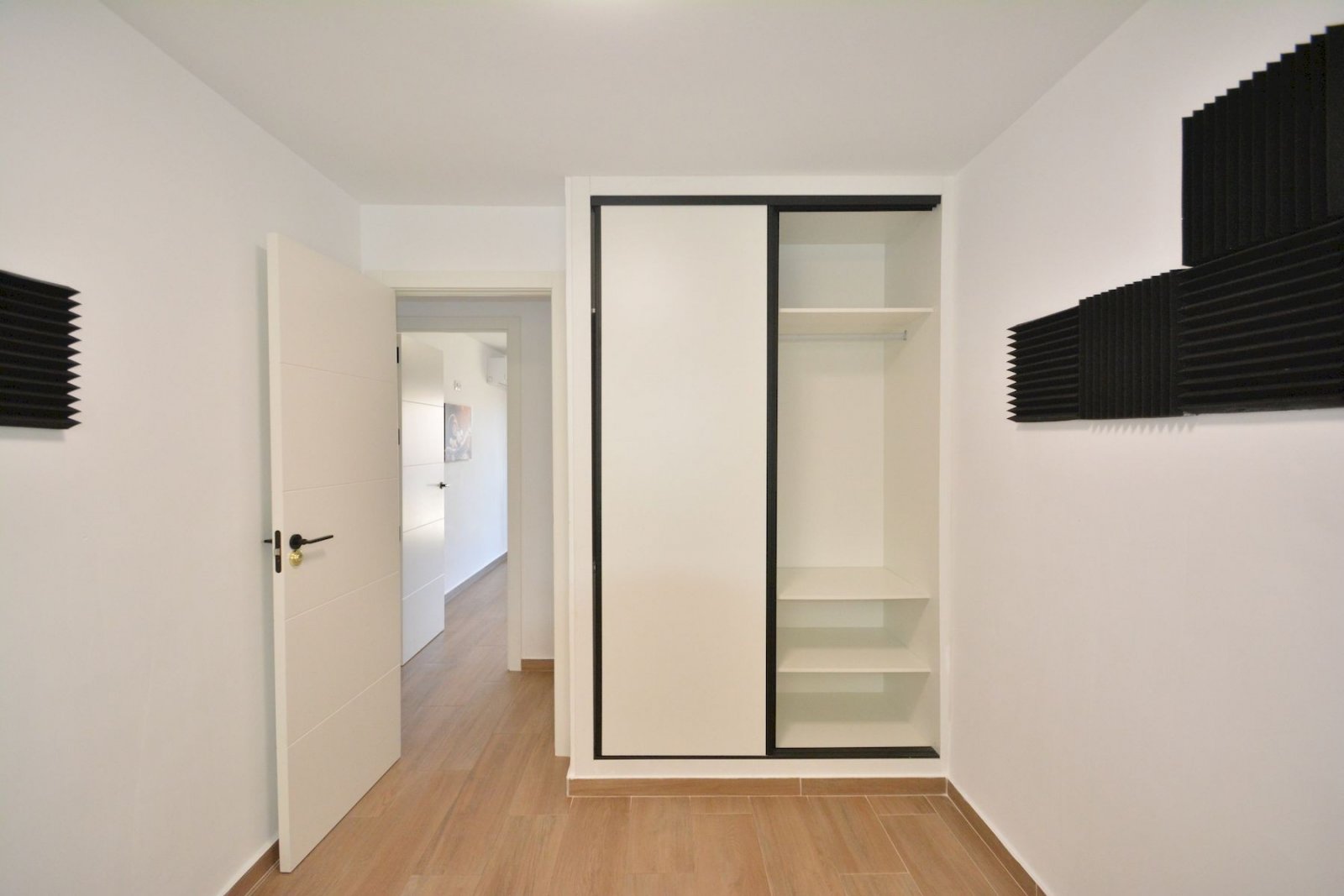 Renoviertes Appartement mit 3 Schlafzimmern, 2 Bädern und Tiefgaragenstellplatz nur 200 m vom Strand