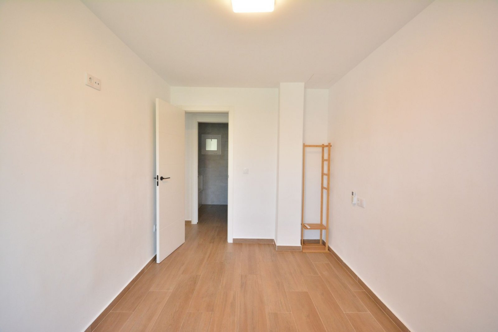 Renoviertes Appartement mit 3 Schlafzimmern, 2 Bädern und Tiefgaragenstellplatz nur 200 m vom Strand