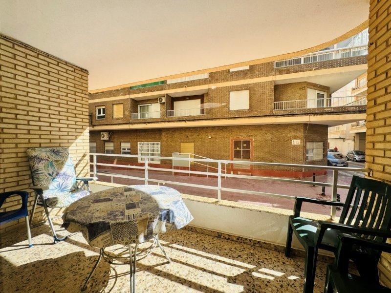 Großzügige Erdgeschoss-Wohnung mit 3 Schlafzimmern und 2 Bädern nur einen Katzensprung vom Strand