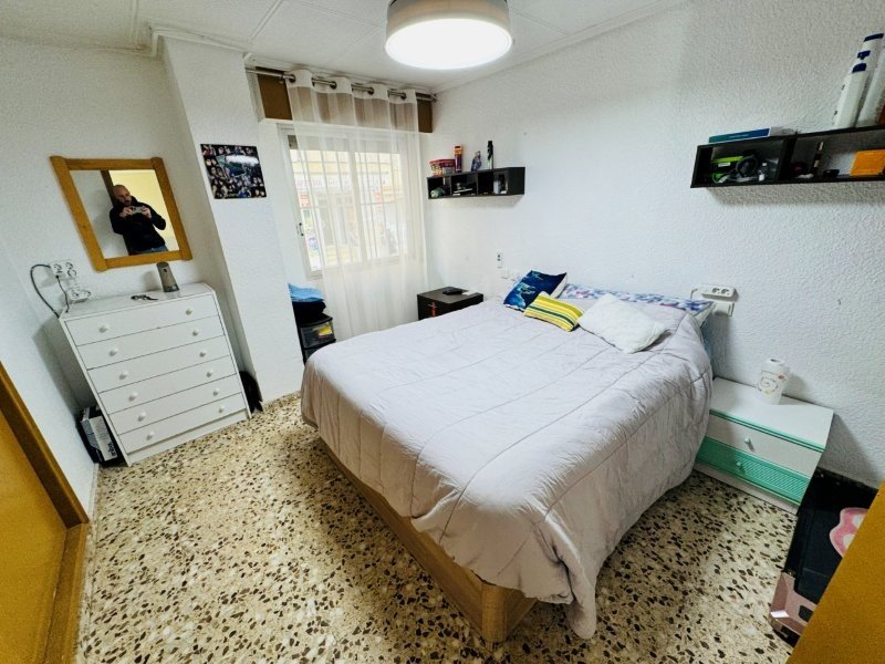 Großzügige Erdgeschoss-Wohnung mit 3 Schlafzimmern und 2 Bädern nur einen Katzensprung vom Strand